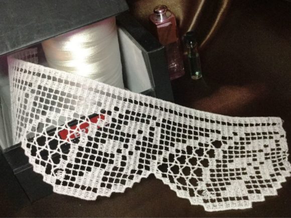 FSL Festoon Lace: A Holiday Review